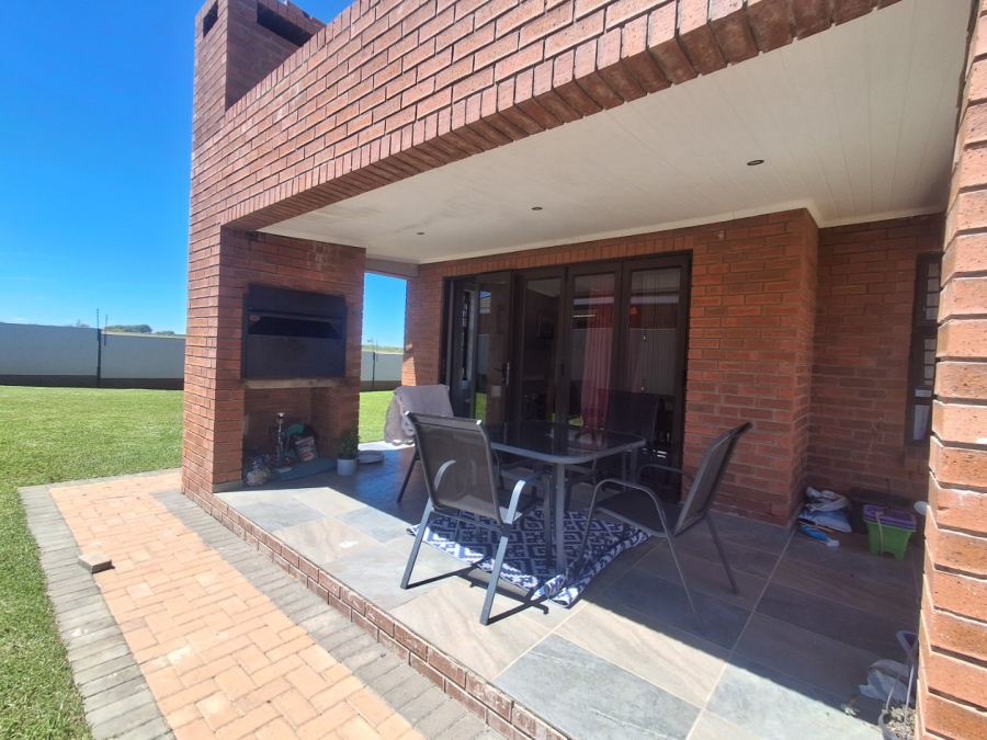 To Let 3 Bedroom Property for Rent in Hillside Free State